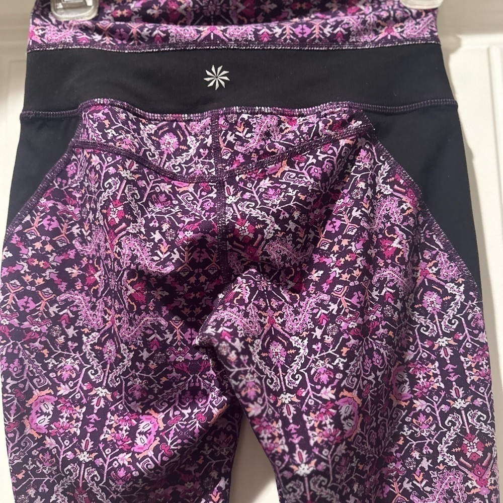Athleta High Rise tapestry chaturangs Capri leggings yoga pants size XS‎ - Picture 7 of 9